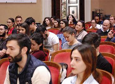 Gruppo di studenti in aula